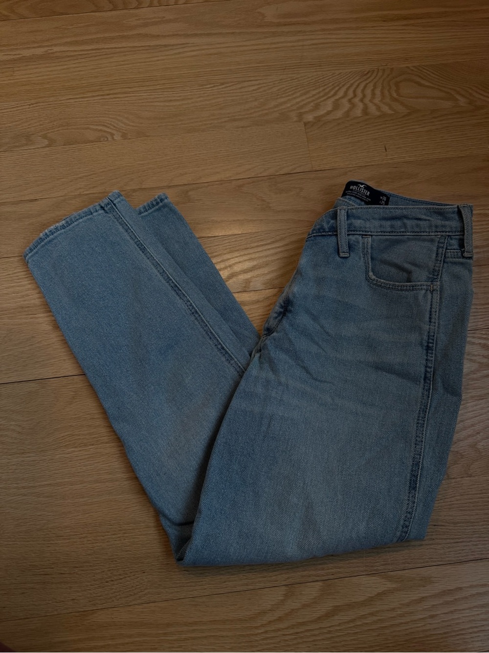Hollister Ultra High-Rise Mom Jean 3S